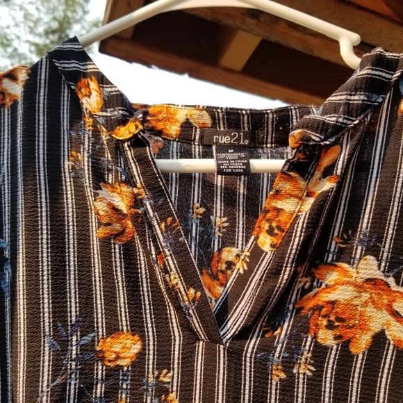 Short, Classy Dress - Picture 5 of 7